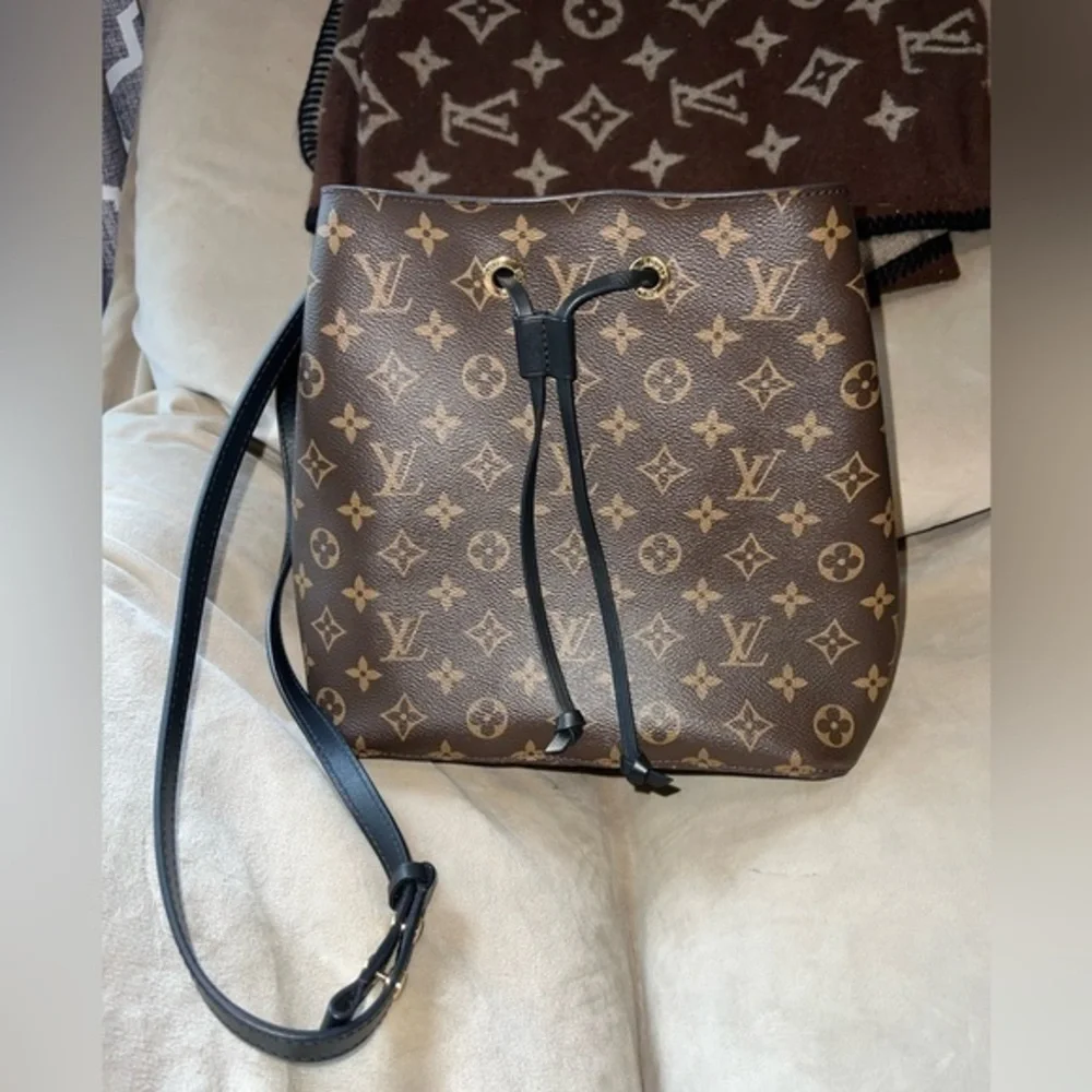 Louis Vuitton Neo Noe MM in excellent condition. - Picture 1 of 16